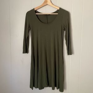 Lulu’s green dress with pockets Size Small